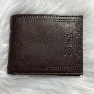 Mens Levi’s RFID-Blocking Extra Capacity Traveler Wallet